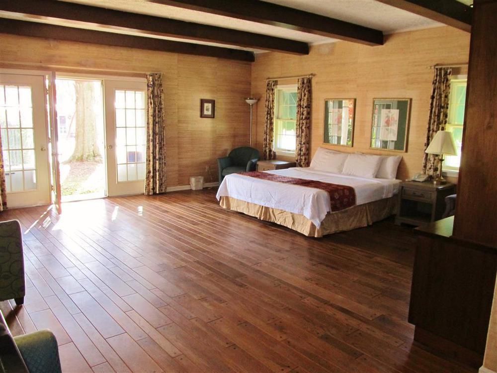 Hancock Motel 3*